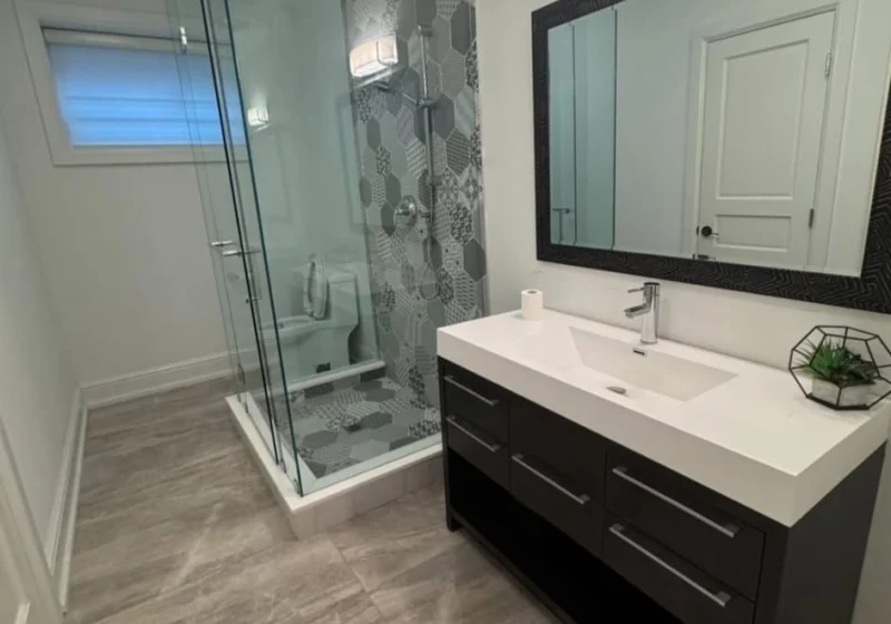 Ensuite with hex feature wall