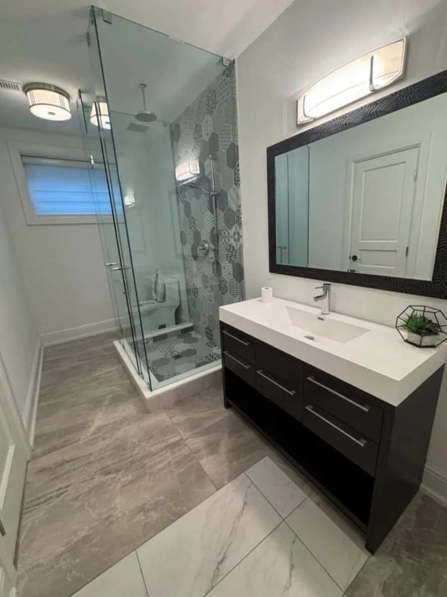 Ensuite with hex feature wall