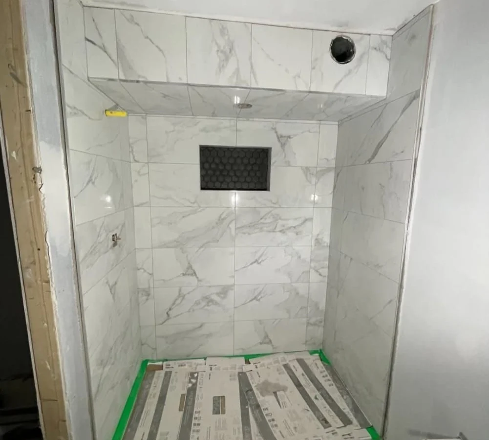 Large-format shower tiling