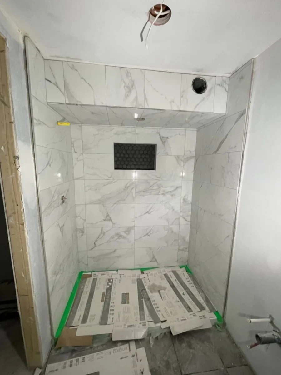 Large-format shower tiling